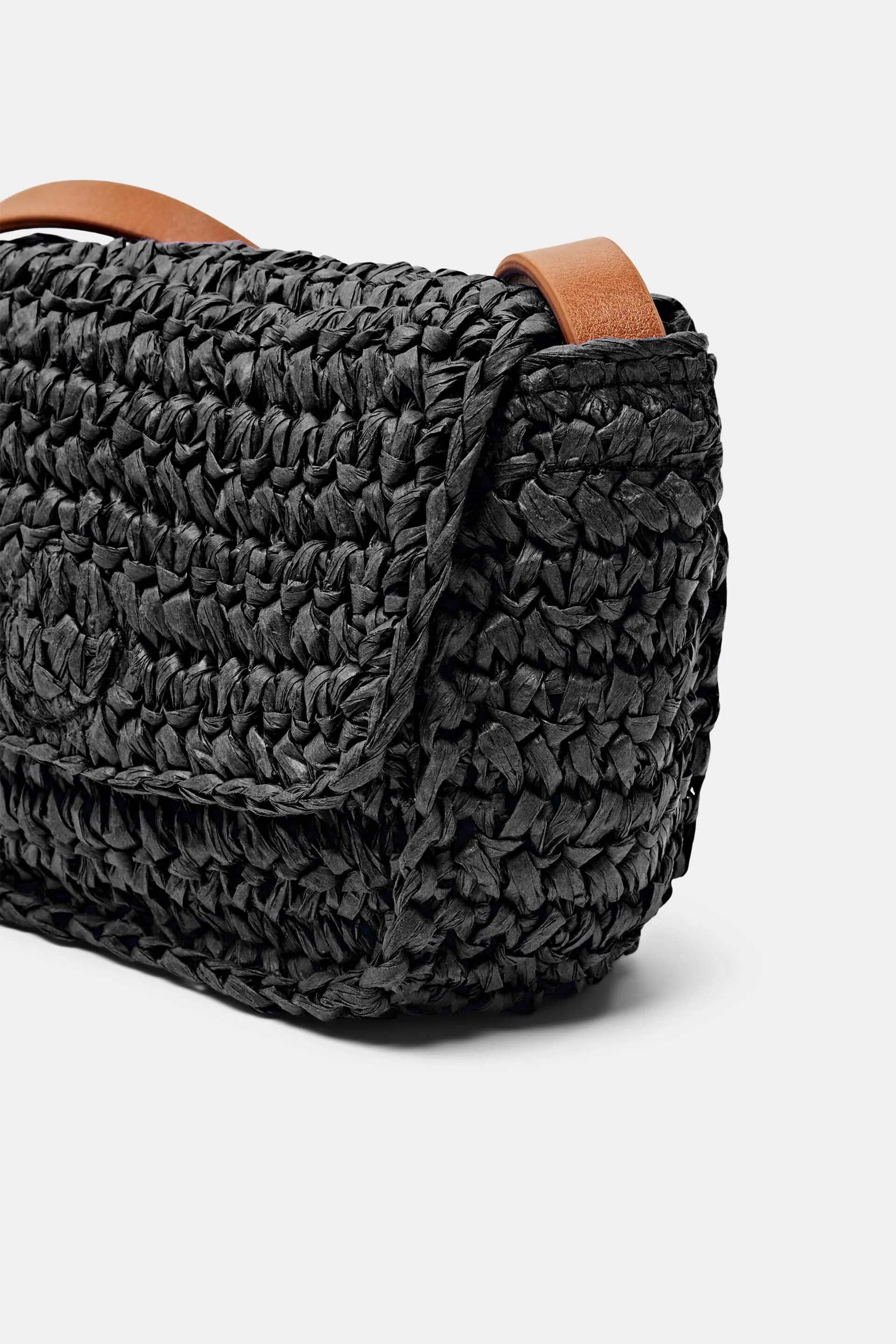 Borsa a tracolla a uncinetto con patta
