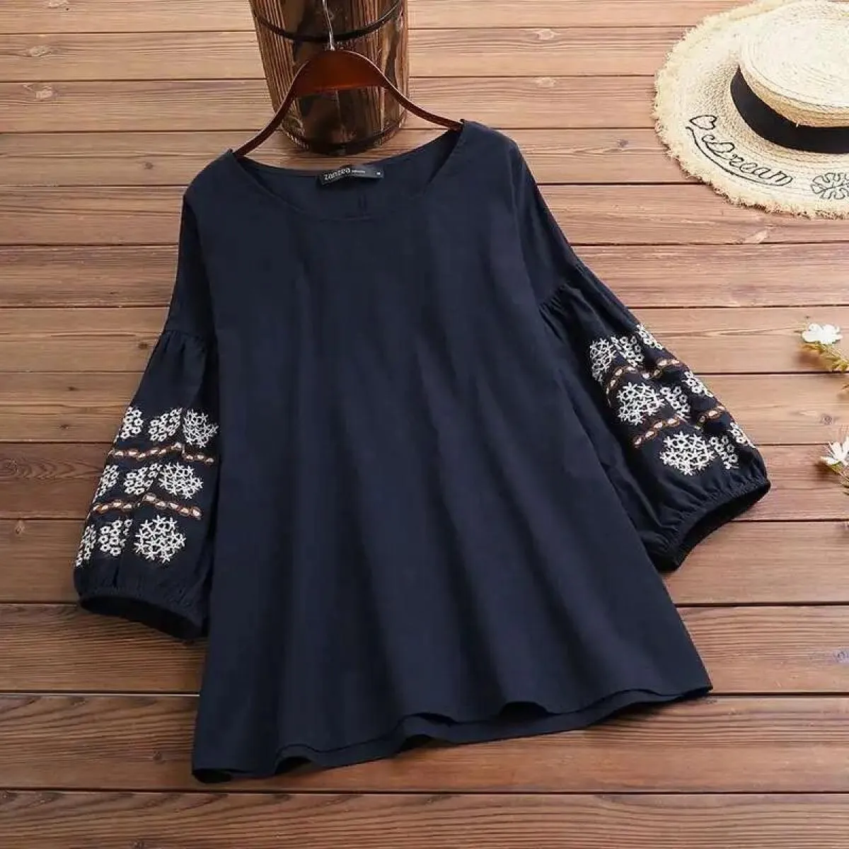 Camicetta da donna alla moda 2023 Autunno nuova elegante manica a lanterna ricamata camicia casual allentata da donna girocollo