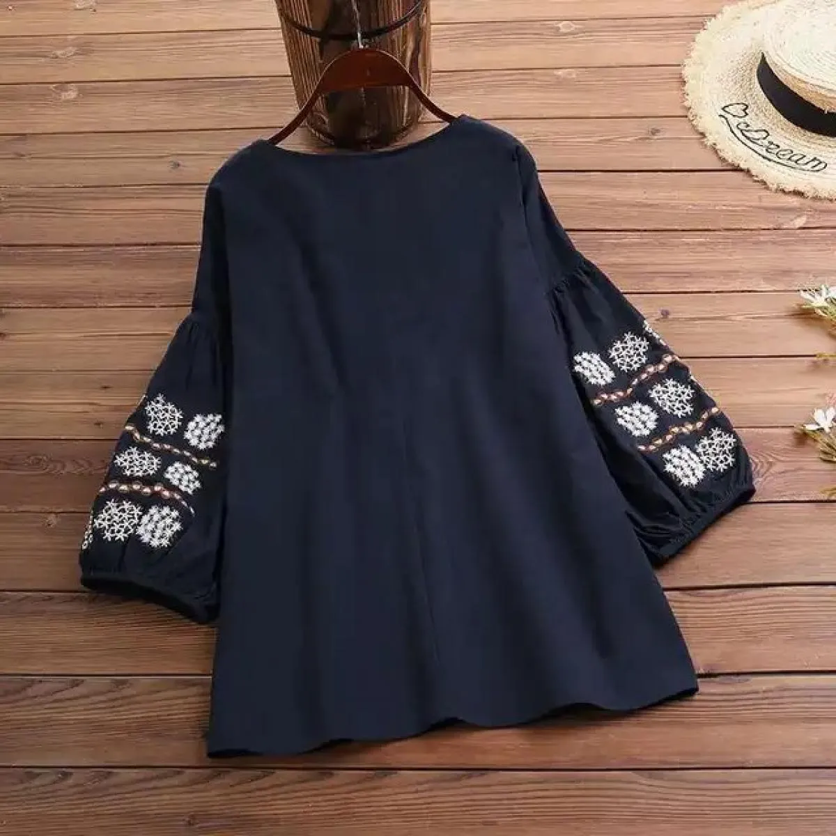 Camicetta da donna alla moda 2023 Autunno nuova elegante manica a lanterna ricamata camicia casual allentata da donna girocollo