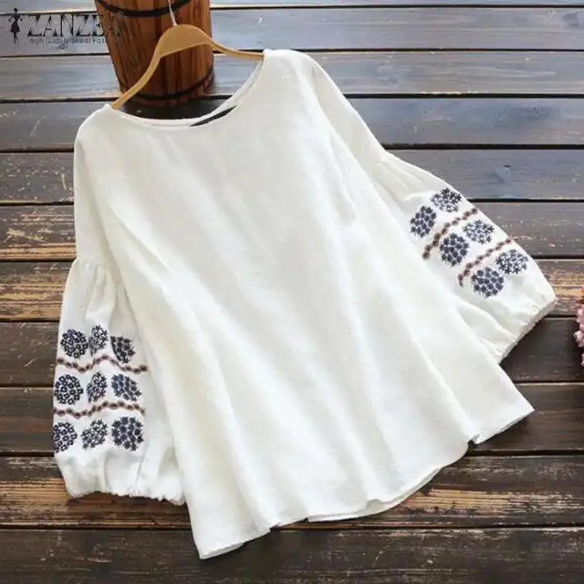 Camicetta da donna alla moda 2023 Autunno nuova elegante manica a lanterna ricamata camicia casual allentata da donna girocollo