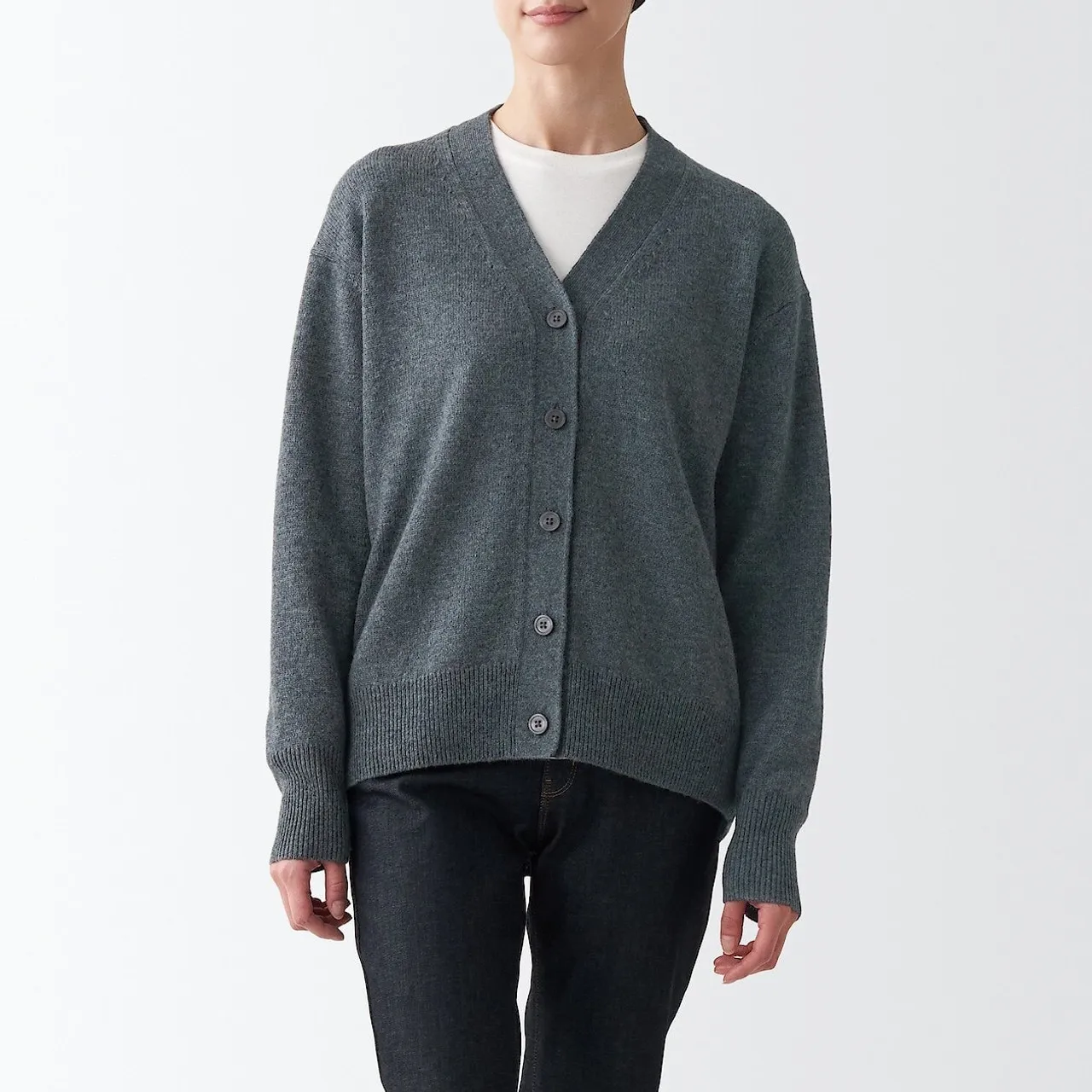 Cardigan in lana con scollo a V