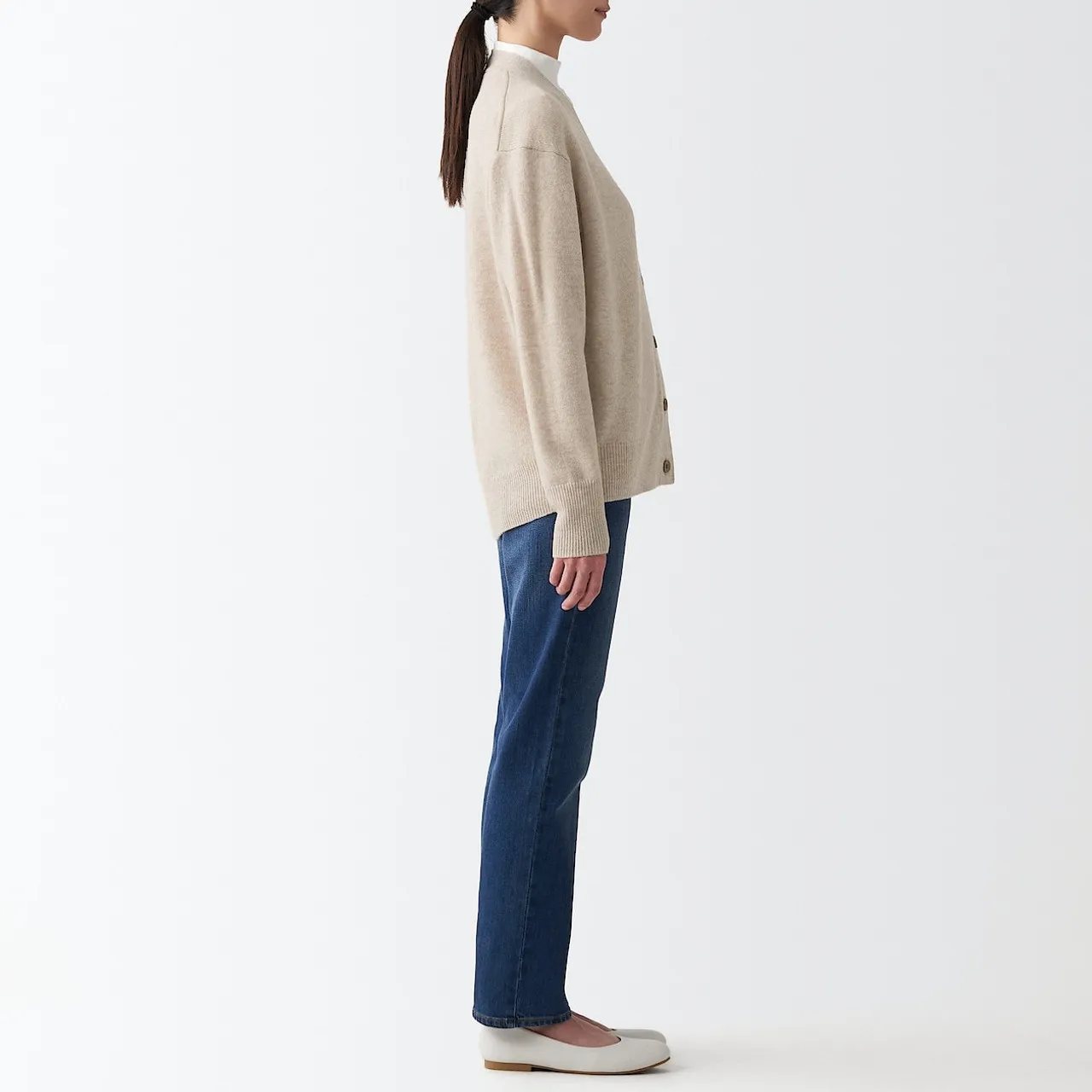 Cardigan in lana con scollo a V