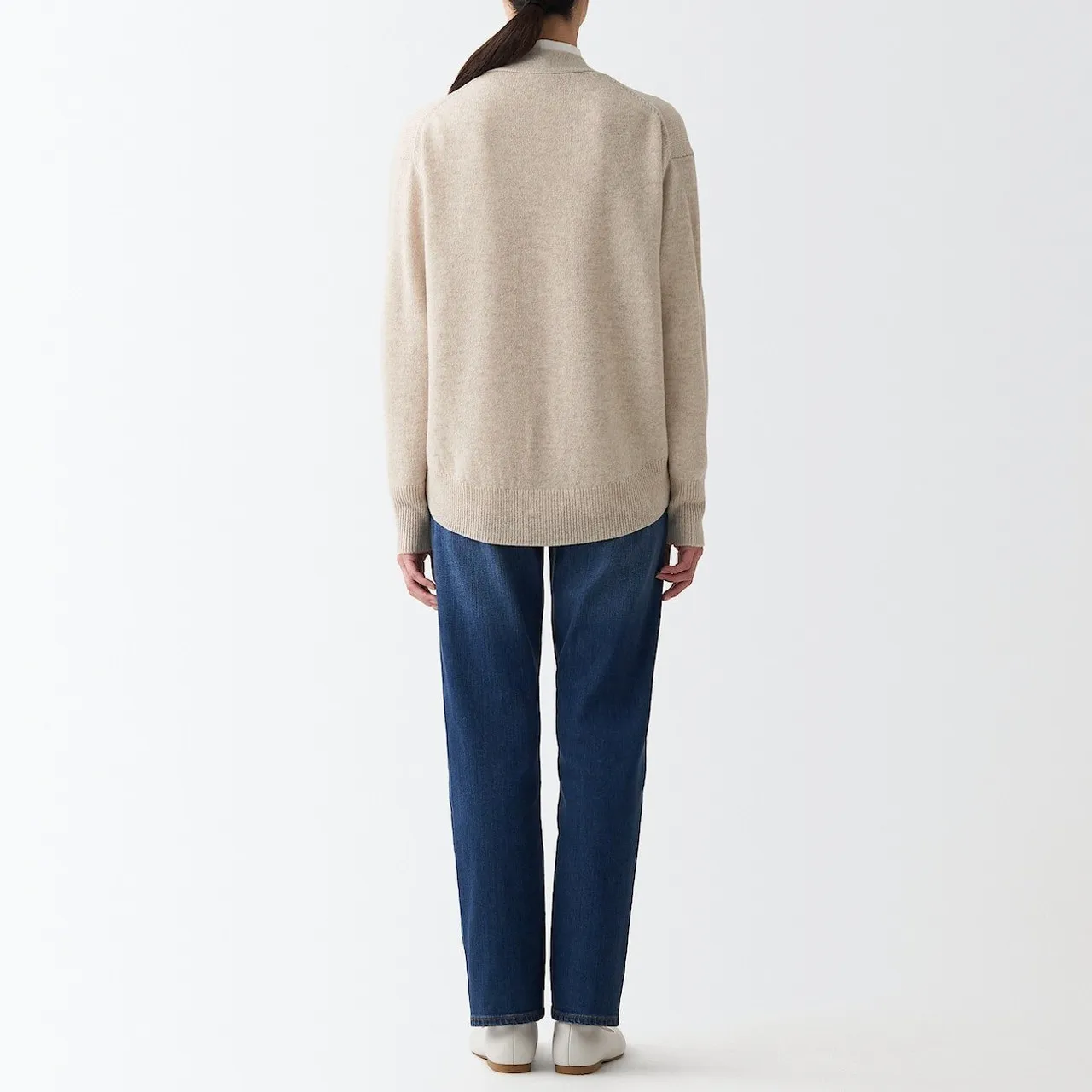 Cardigan in lana con scollo a V