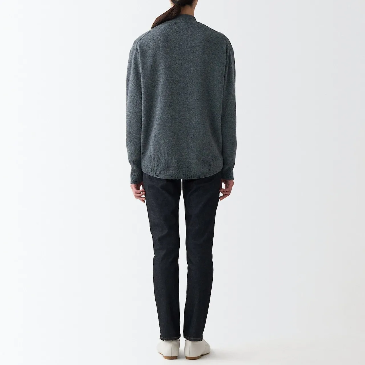Cardigan in lana con scollo a V