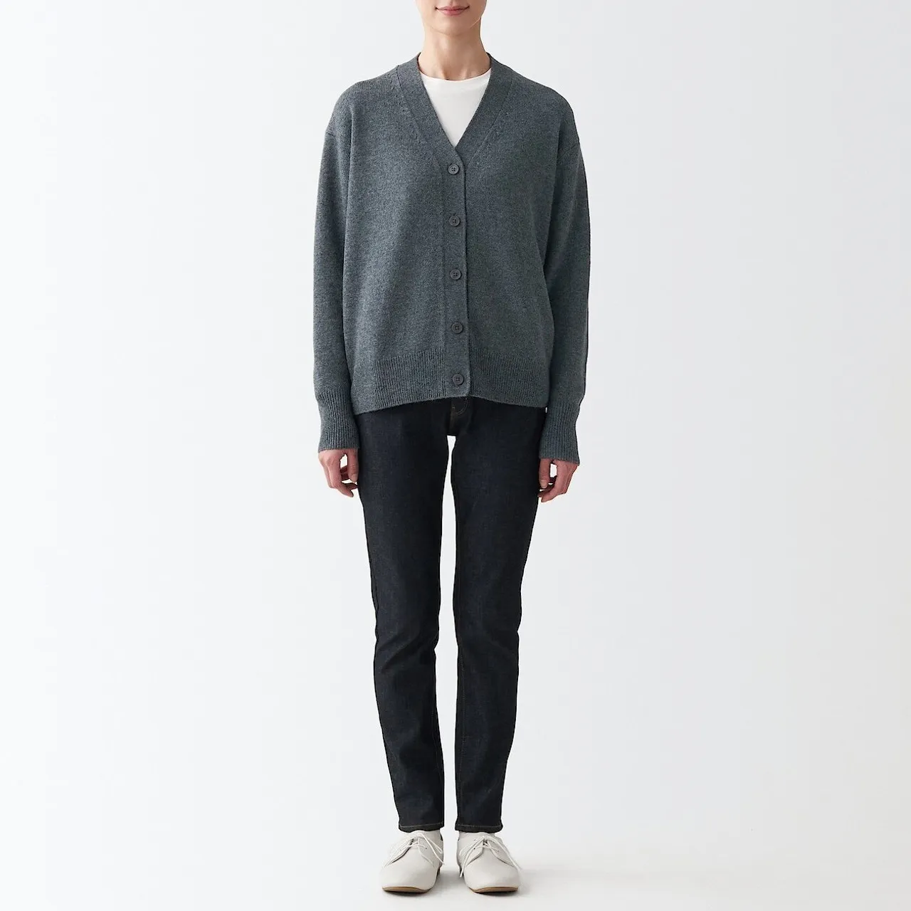 Cardigan in lana con scollo a V