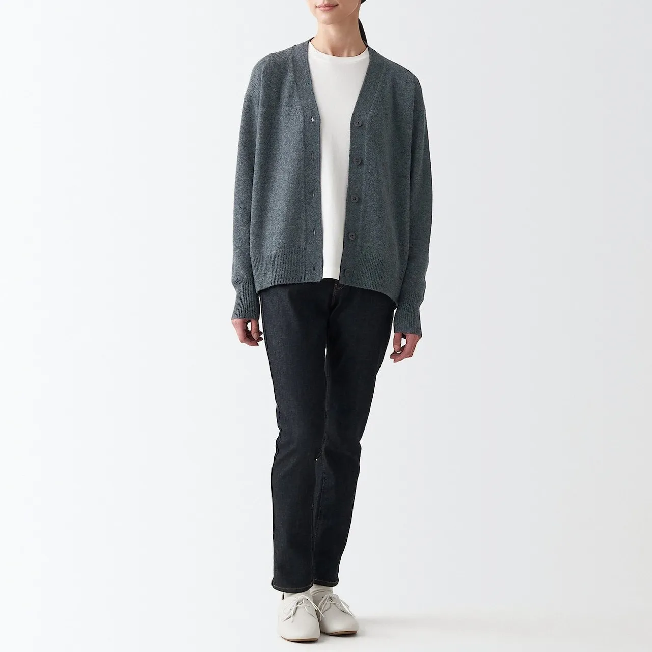 Cardigan in lana con scollo a V
