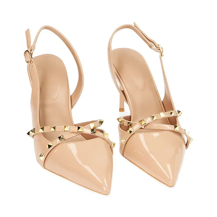 Décolleté slingback borchiate nude in vernice, tacco 8 cm
