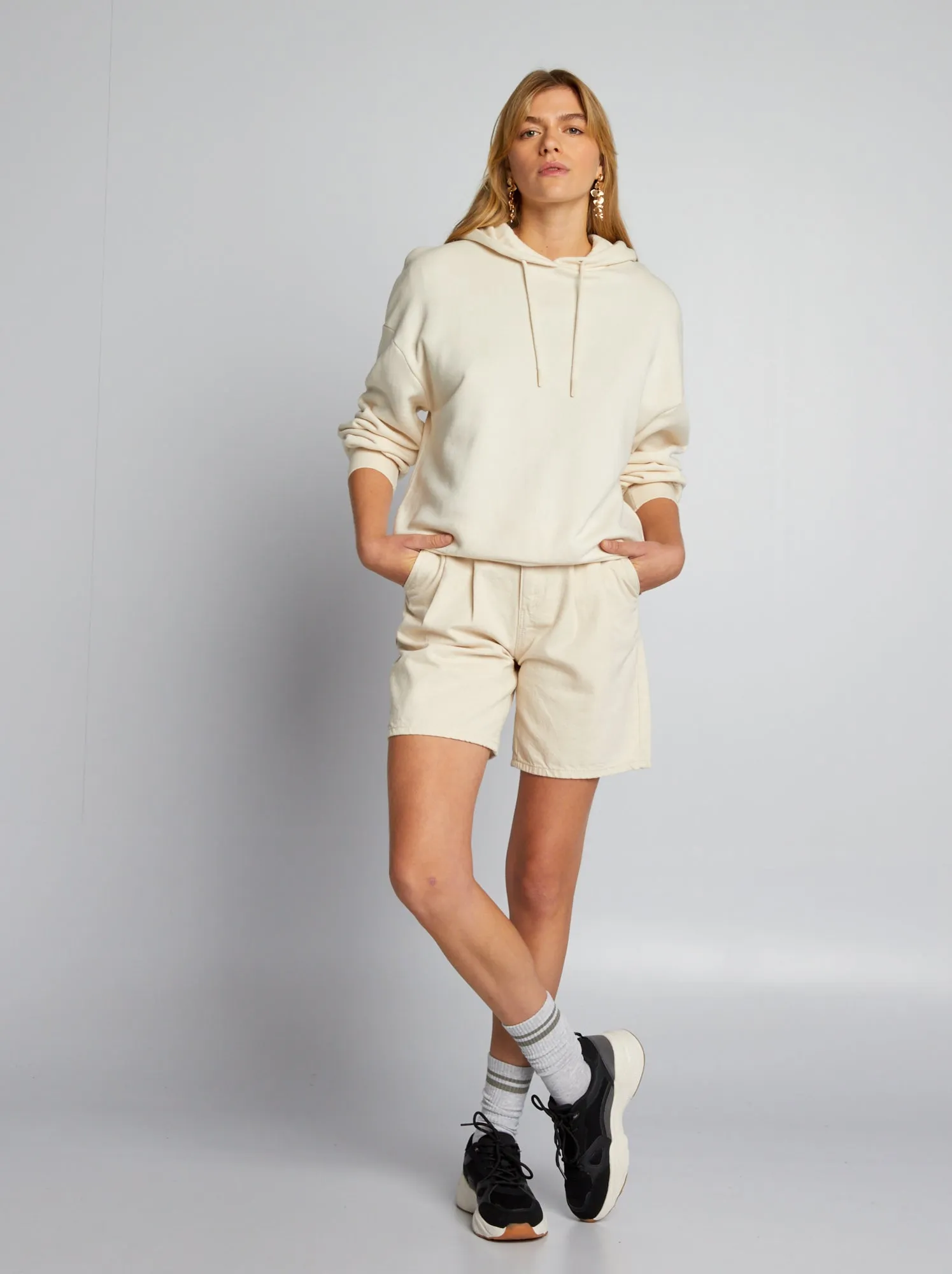 Felpa in tessuto felpato con cappuccio - BEIGE