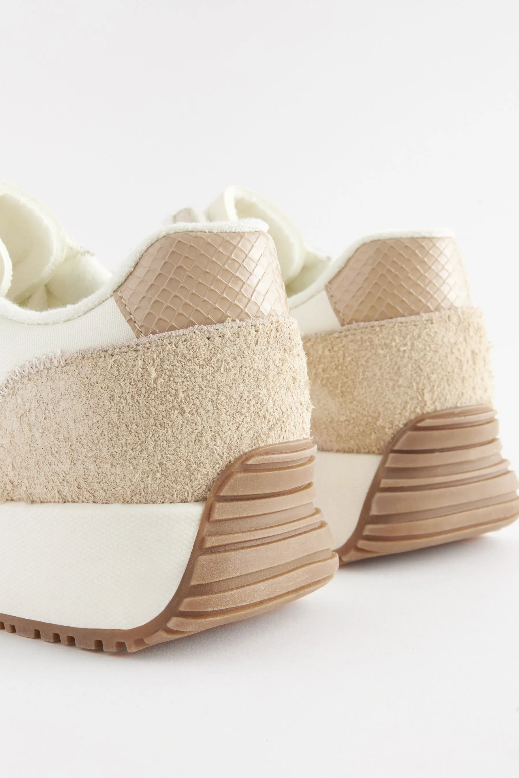 Forever Comfort® - Scarpe da ginnastica scamosciate con suola spessa e cuciture a vista    