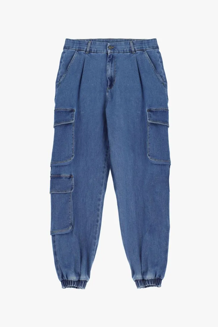 Jeans baggy cargo con orli elasticizzati e pinces