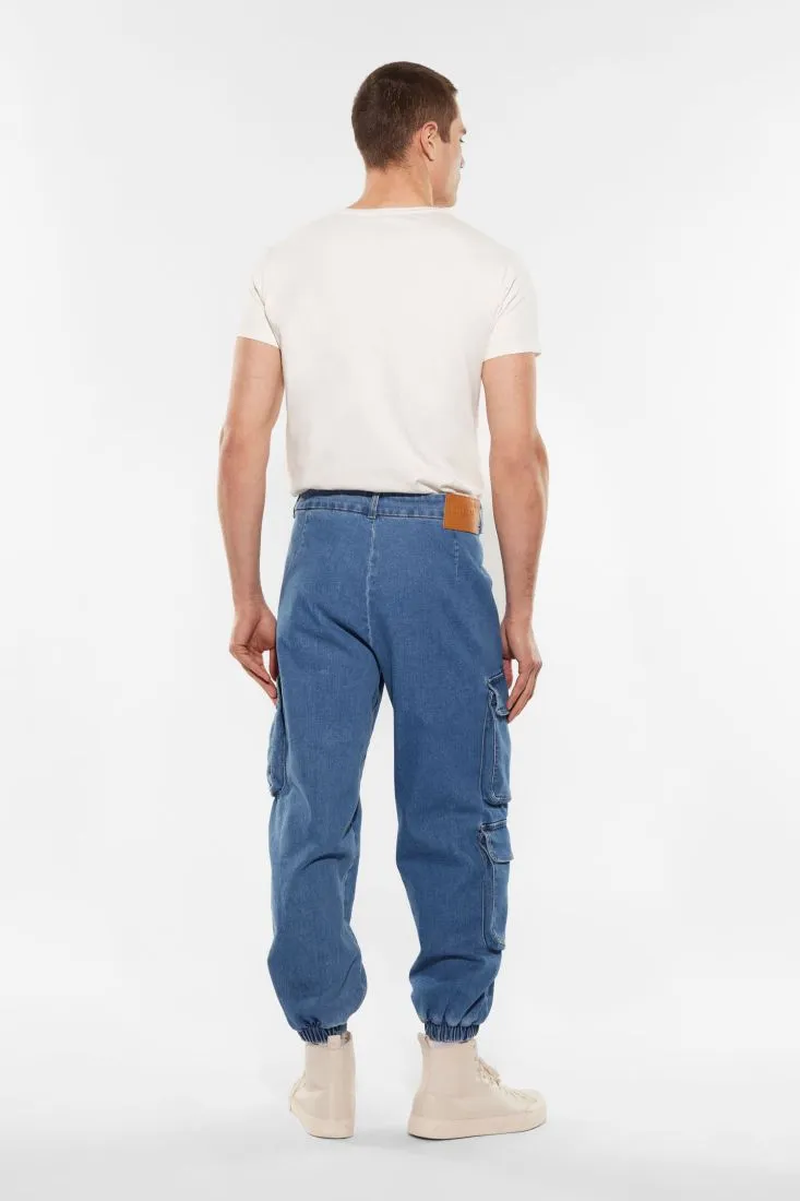 Jeans baggy cargo con orli elasticizzati e pinces