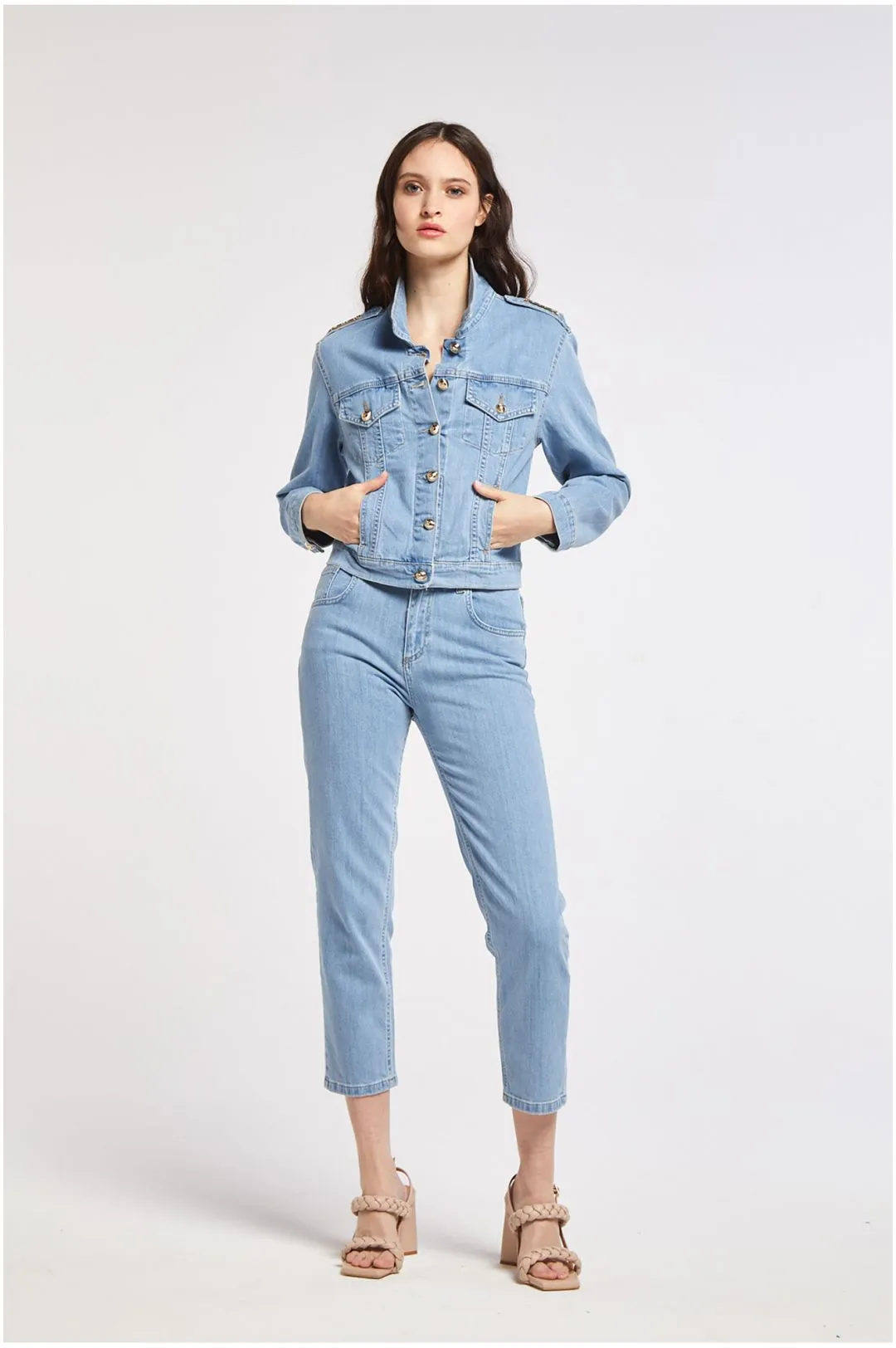 jeans regular in una tela comfort sky