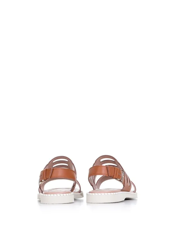 Leather sandals with buckle