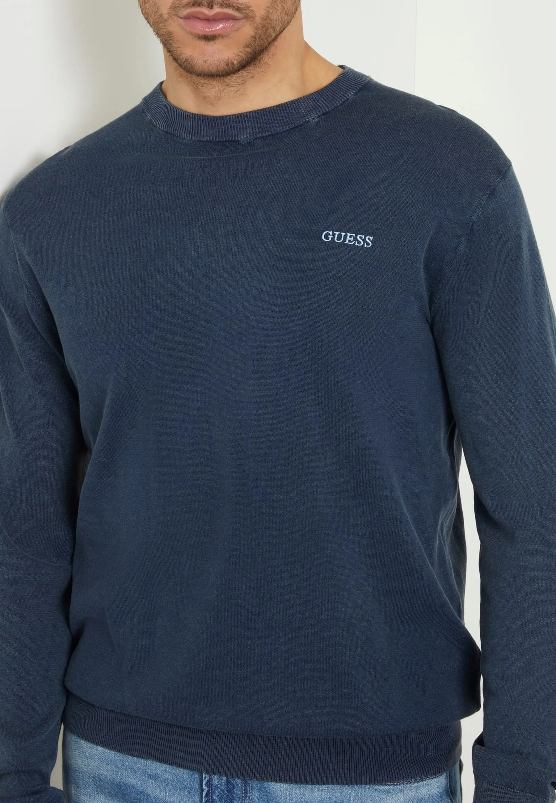 MIT SEITLICHER LOGOSTICKEREI - Maglione