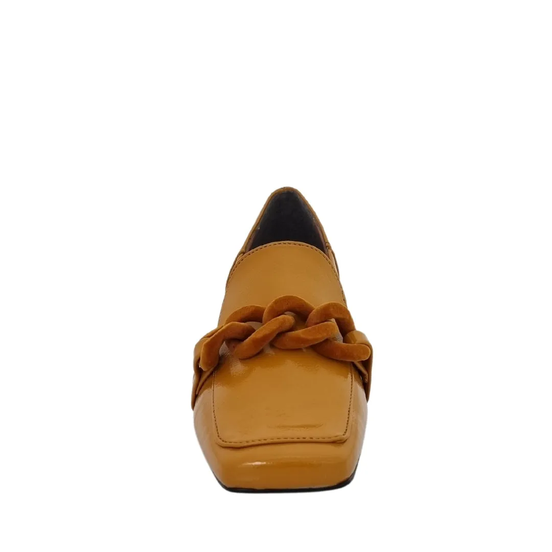 Mocassini con tacco basso punta quadrata naplak giallo ocra F/W