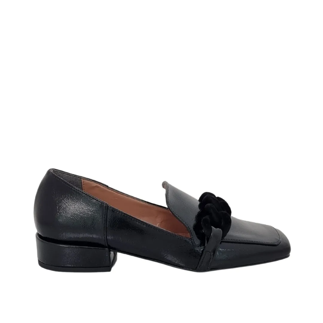 Mocassini con tacco basso punta quadrata naplak nero F/W