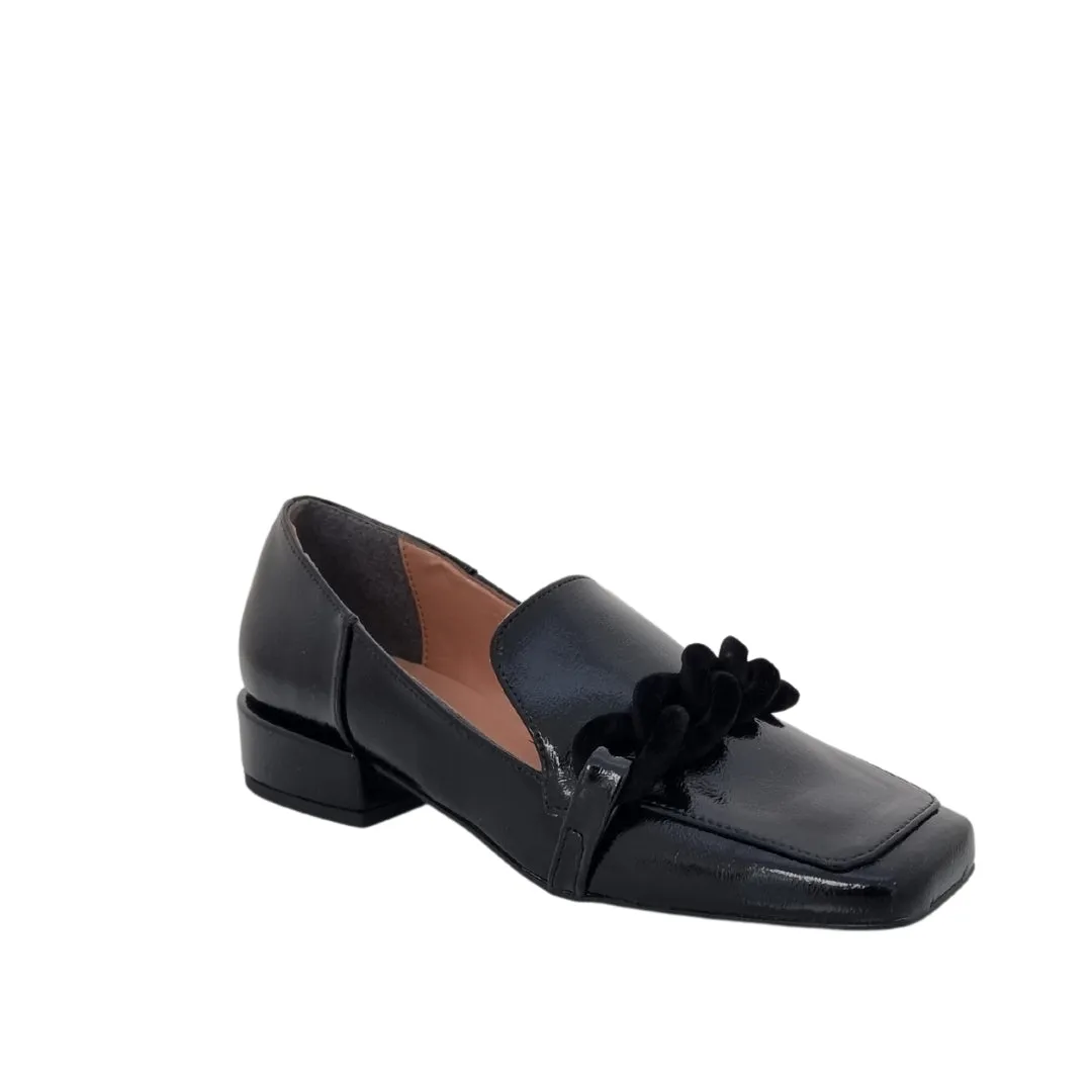 Mocassini con tacco basso punta quadrata naplak nero F/W