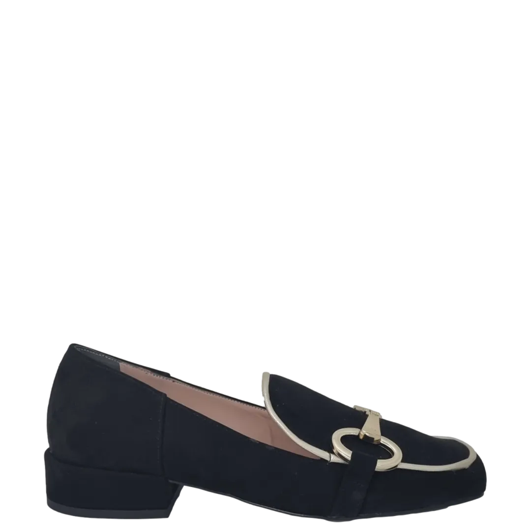 Mocassini punta quadrata camoscio nero e accessorio oro F/W