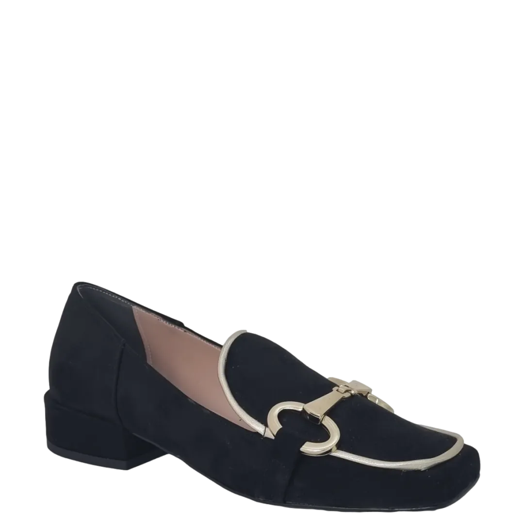 Mocassini punta quadrata camoscio nero e accessorio oro F/W