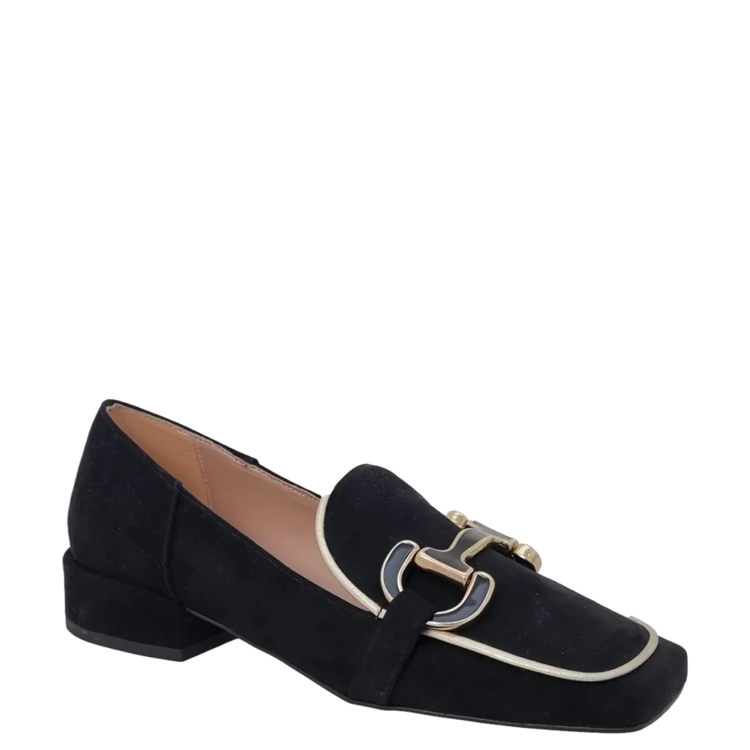 Mocassini punta quadrata camoscio nero e accessorio oro