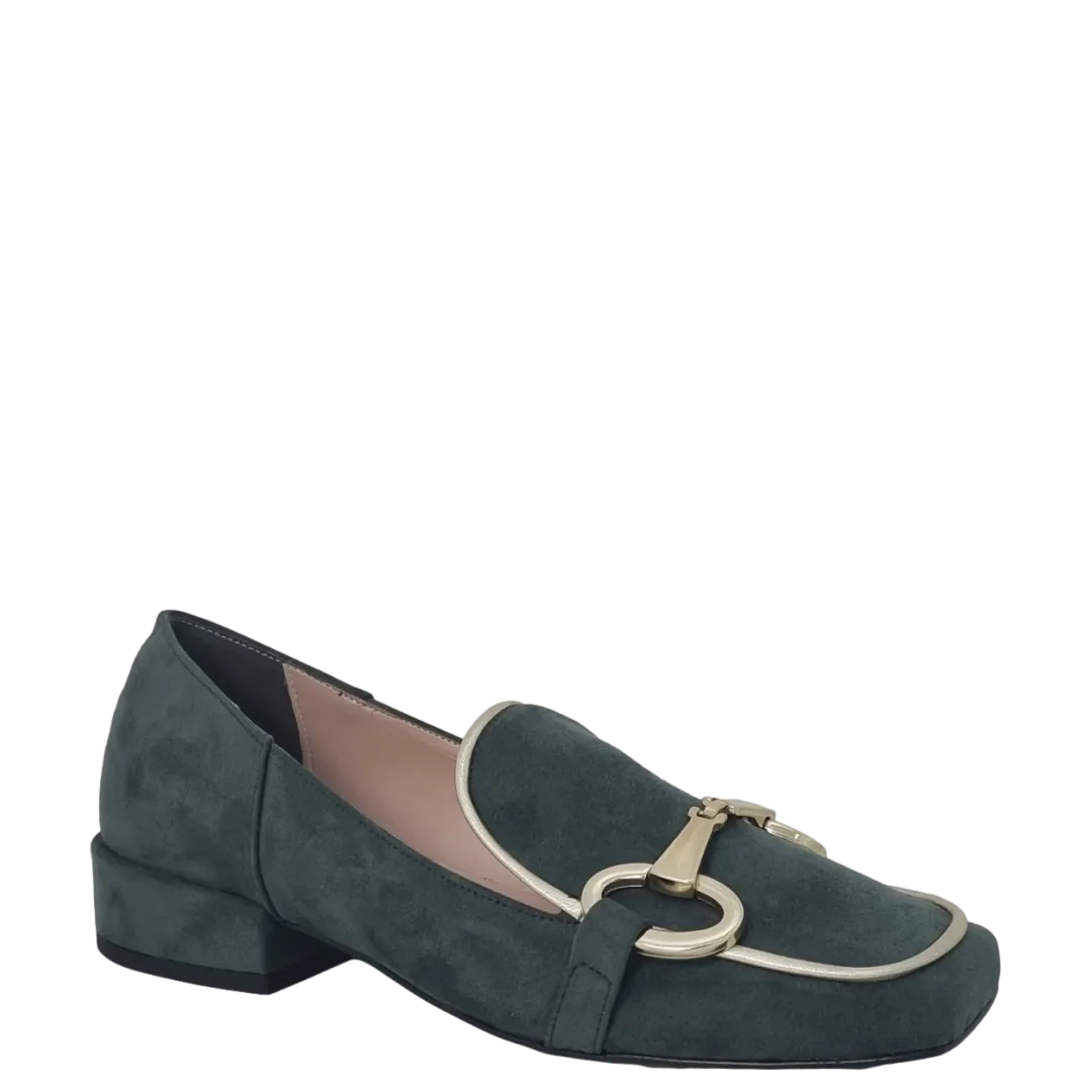 Mocassini punta quadrata camoscio verdone e accessorio oro F/W