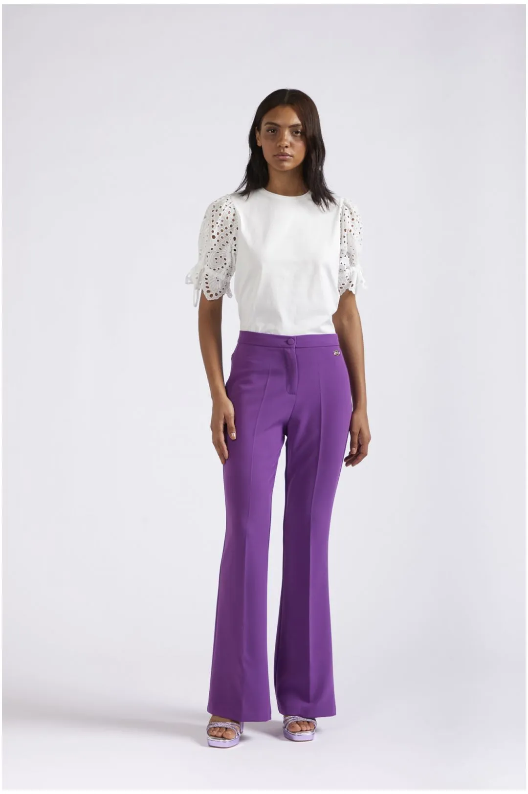 pantaloni a zampa viola