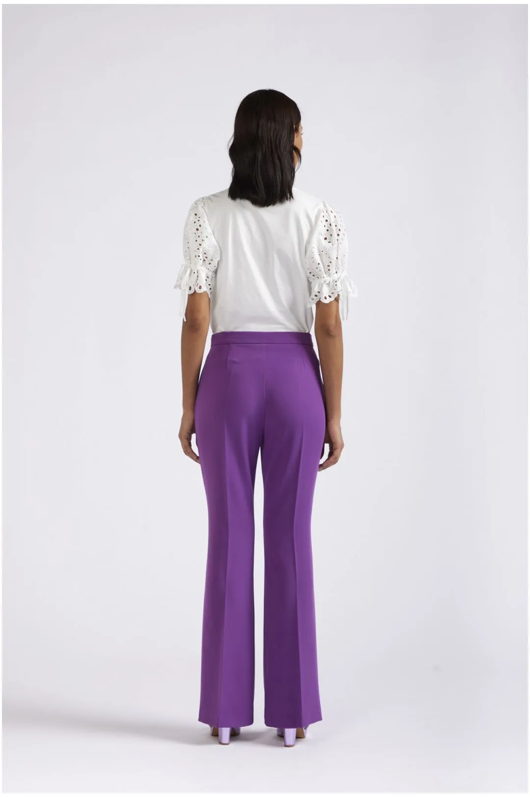 pantaloni a zampa viola