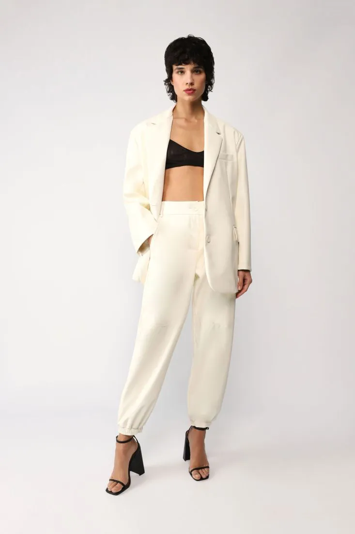 Pantaloni baggy in similpelle monocolour con tasche americane