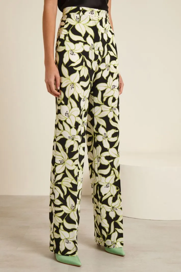 Pantaloni fluidi