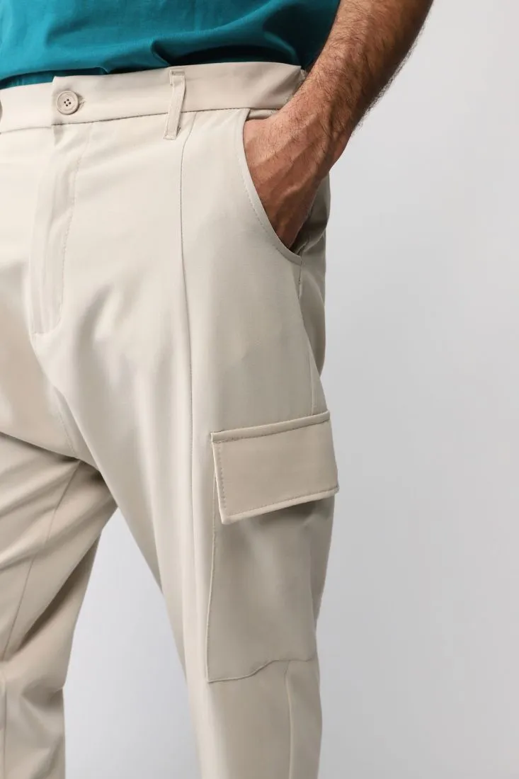 Pantaloni slim-fit monocolour con tasche laterali applicate