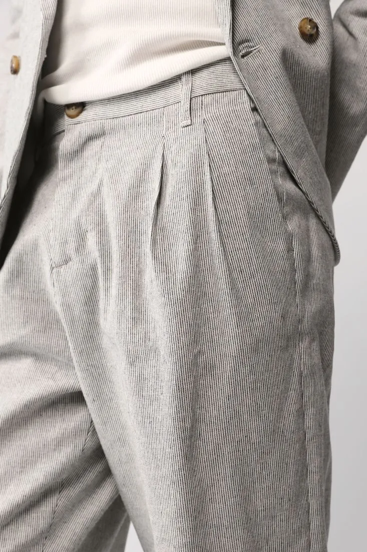 Pantaloni straight a righe con pinces e piega stirata