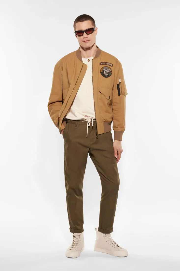 Pantaloni straight monocolour con coulisse a contrasto