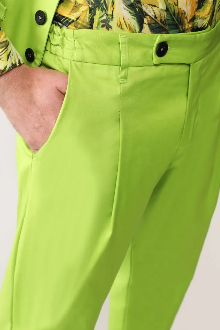 Pantaloni straight monocolour con pinces e orli risvoltati