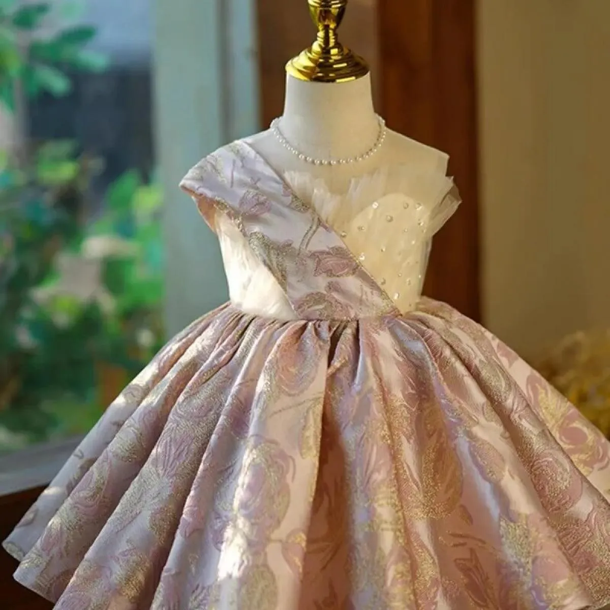 Splendido abito di fascia alta Abito da ballo per la prima festa di compleanno di una ragazza elegante Abito ricamato a mano per
