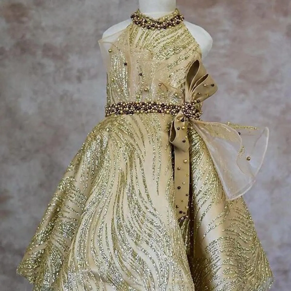 Splendido abito di fascia alta Abito da ballo per la prima festa di compleanno di una ragazza elegante Abito ricamato a mano per