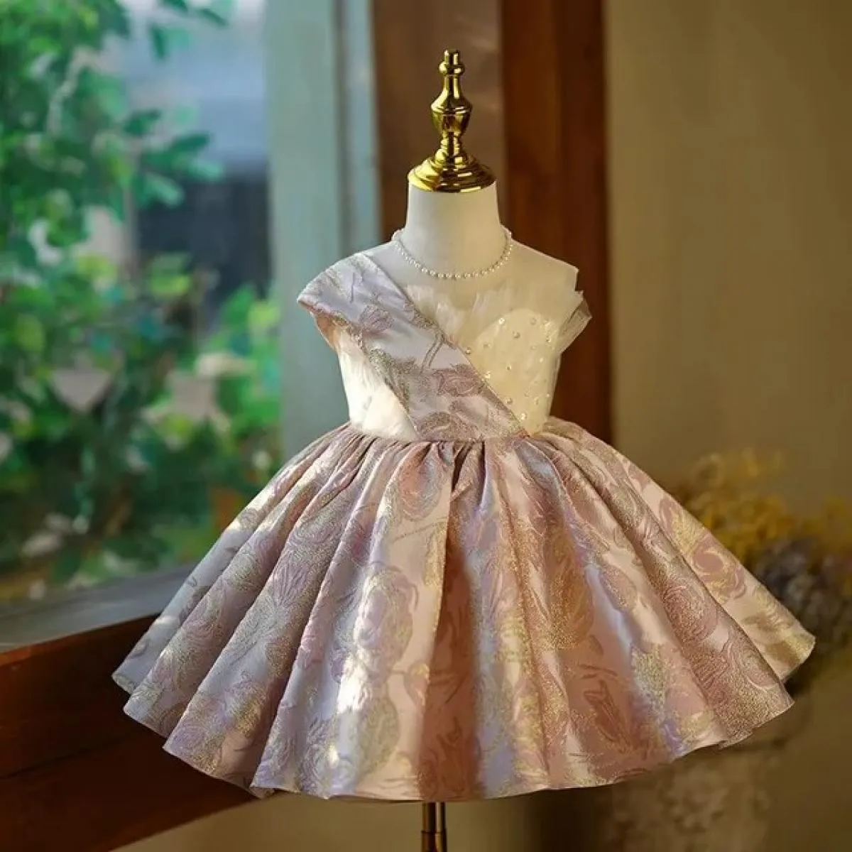 Splendido abito di fascia alta Abito da ballo per la prima festa di compleanno di una ragazza elegante Abito ricamato a mano per